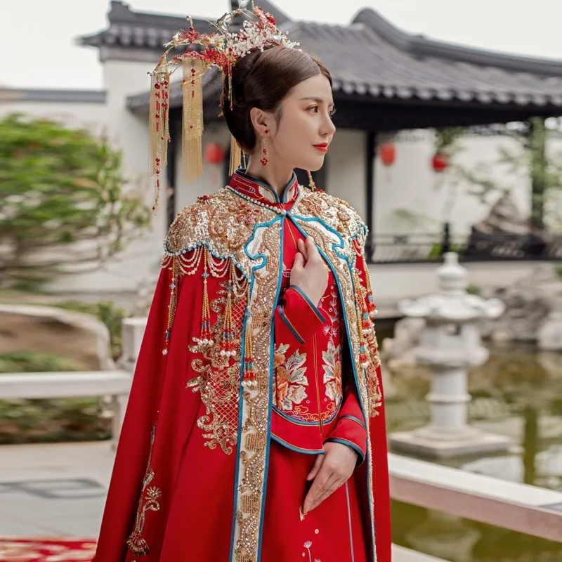 

A new style of Chinese-style long cape coat with and large tail