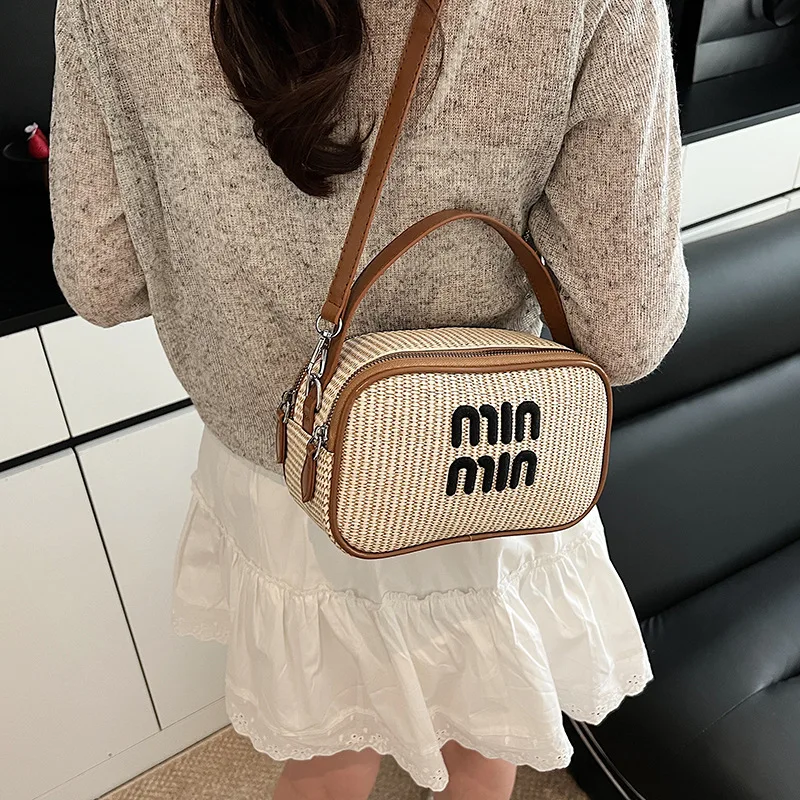 

Миниатюрная большая сумка из нержавеющей стали 2025 года, минималистичный женский кошелек-трансформер с верхней ручкой, структурированная веганская кожаная сумка «день-ночь»