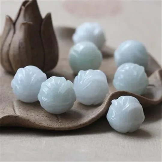 10PC naturalny jade szmaragdowy kwiat lotosu 10mm akcesoria do koralików DIY bransoletka urok biżuteria moda ręcznie rzeźbione szczęście Amulet