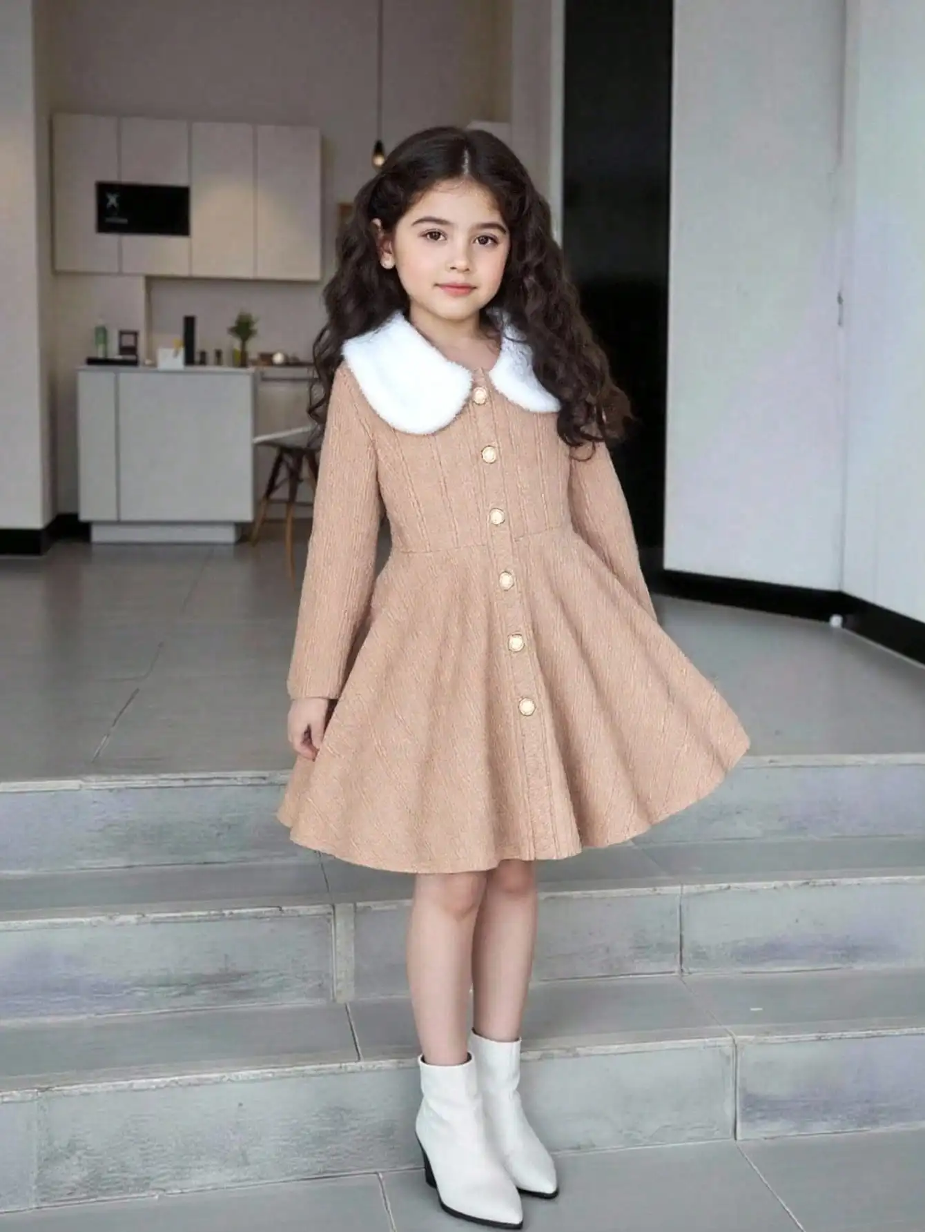 ملابس يومية كاجوال للفتيات: فستان جاكار محكم بلون ميلارد وأكمام طويلة وأزرار سفلية على شكل حرف A + ياقة قطيفة دافئة وناعمة على الوجهين. فستان داخلي كاجوال ولكن أنيق ومتعدد الاستخدامات لخريف وشتاء