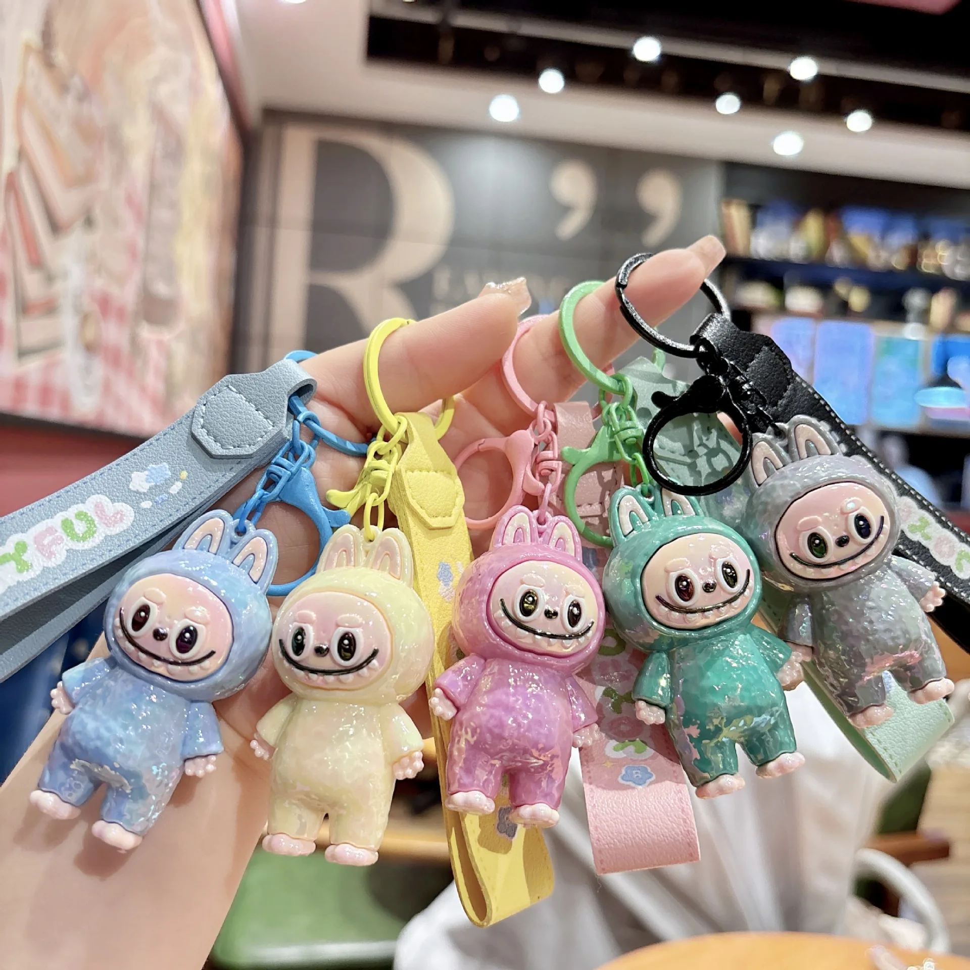 

electroplated resin small sheep keychain, student backpack pendant, claw machine doll, small hanging decoration