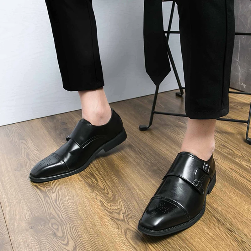 Mannen Klassieke Retro Blok Schoenen Puntige Zwart Bruin Casual Mode Hoge Kwaliteit Formele Schoenen One Step Party Bruiloft Banket Schoenen