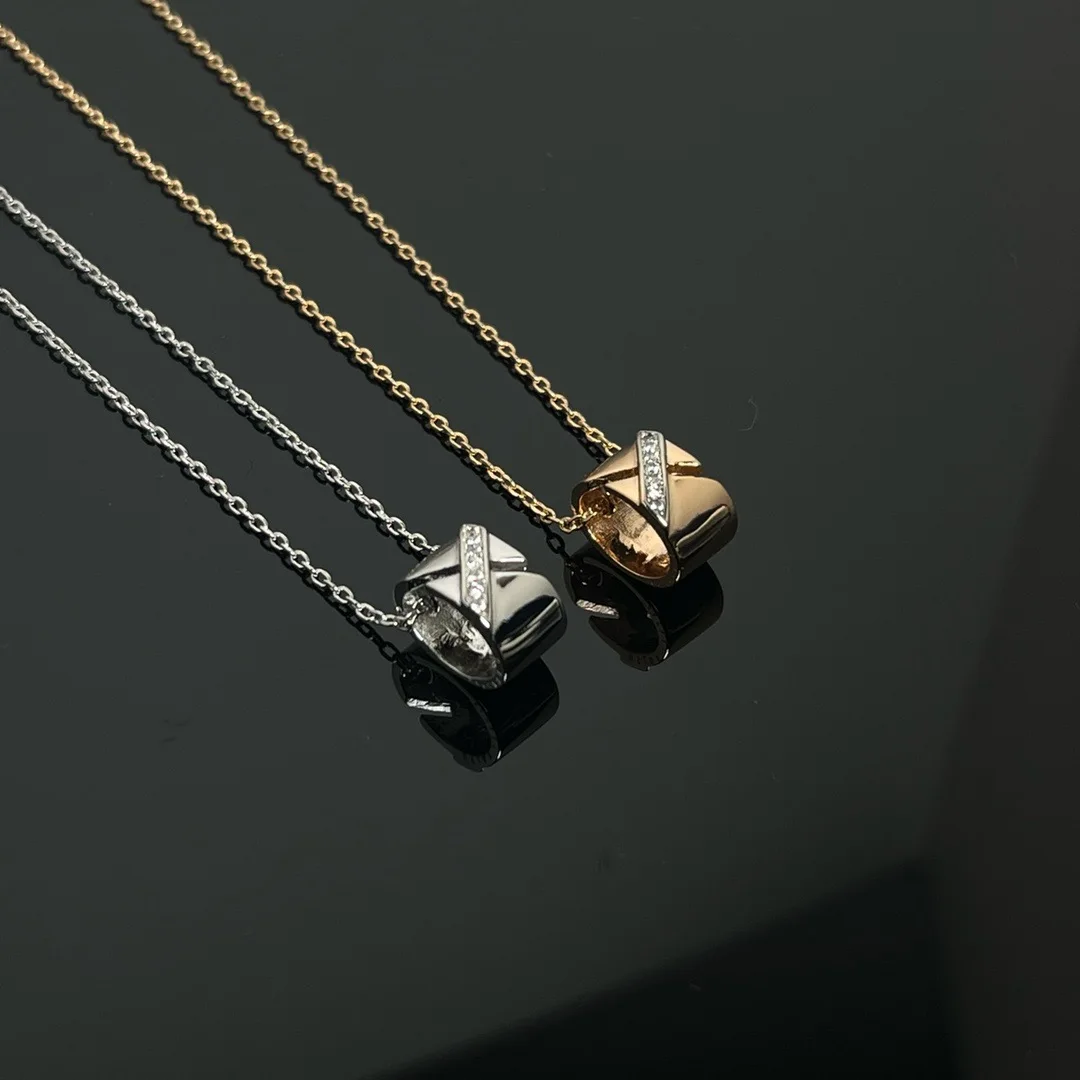 

High version v Gold is home X-ray with diamond necklace new light luxury style female three-dimensional hollow pendant rose gold