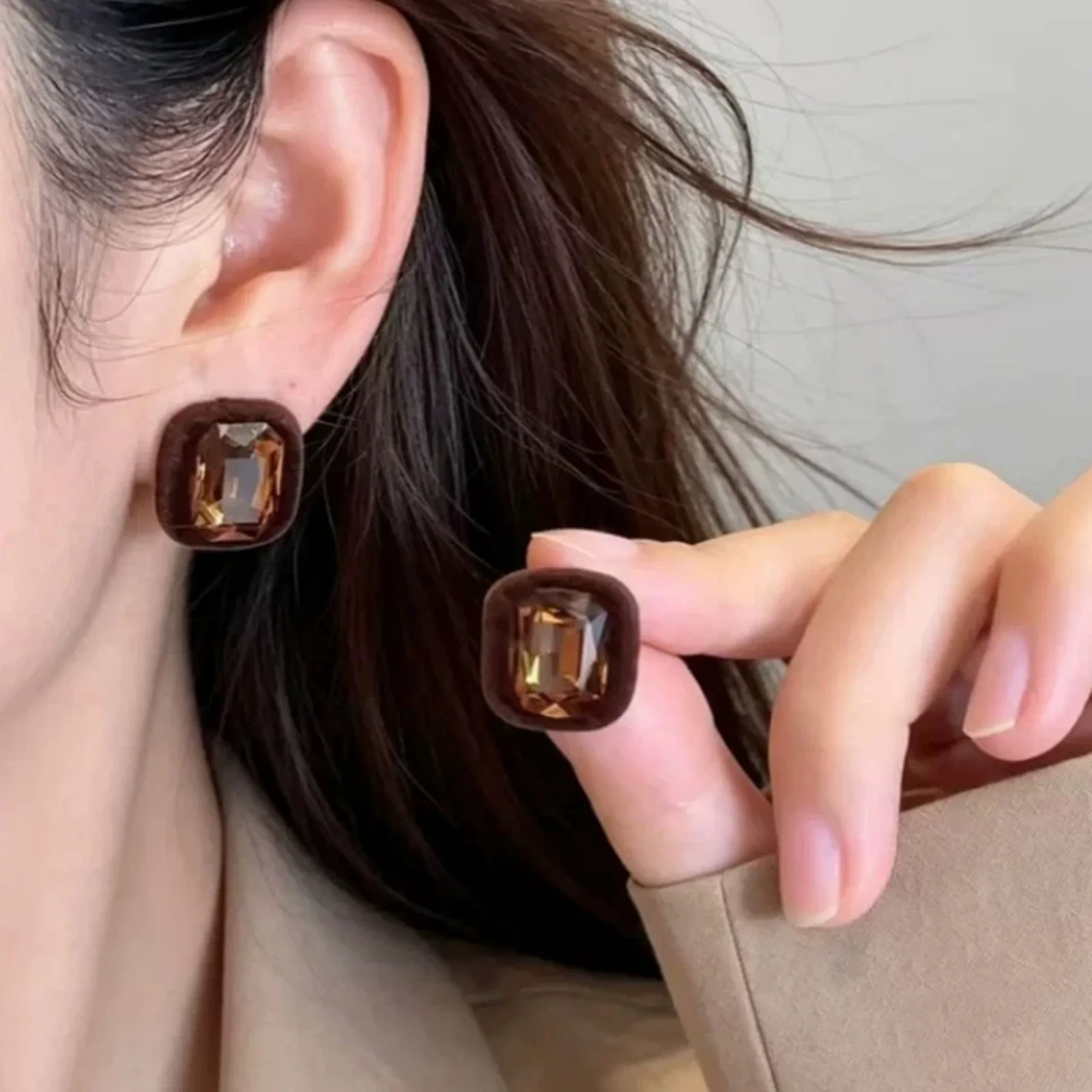 Autumn and Winter Vintage Coffee Flocking Frame Champagne Sugar Stud Earrings for Women Fashionable Versatile Unique Jewelry