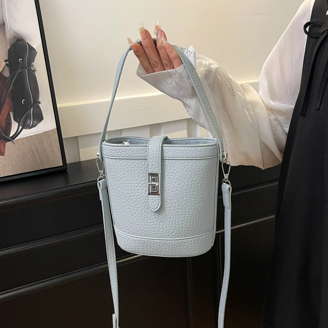 

Женская ручная сумка в стиле ретро, новинка 2025 года, модная текстурированная сумка через плечо, универсальная рабочая сумка-ведро