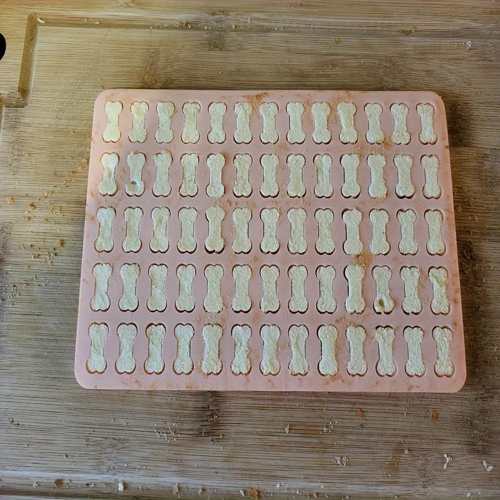 1pcs Mini Bone Biscuit Mold Pink Gray Purple Chocolate Candy Bone Mold Family Home Party Funny Pet Snacks Soft Silicone Mold