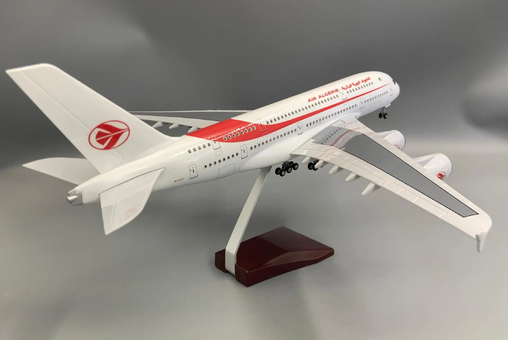 Model samolotu Airbus A380 AIR Algeria w skali 1:160, 47 cm, odlew żywiczny, zabawka dla dzieci, do ekspozycji, na prezent, do kolekcji.
