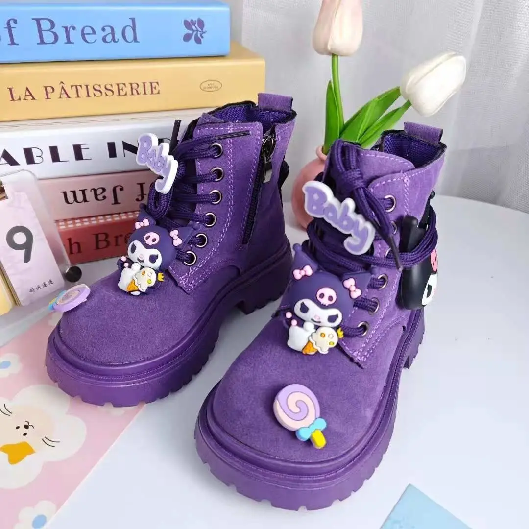 

Sanrio Kuromi милые студенческие ботинки martin с героями мультфильмов, креативные кавайные осенние повседневные короткие сапоги средней длины для девочек, периферийные подарки в стиле аниме