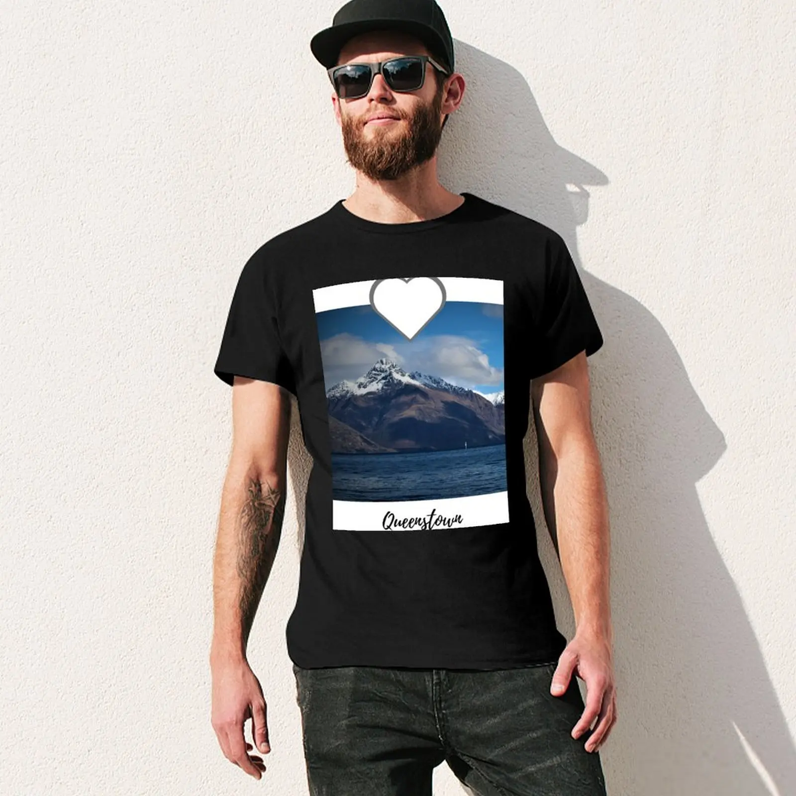 تي شيرت Queenstown تي شيرت أنيمي ملابس جمالية تي شيرت رجالي كاجوال أنيق