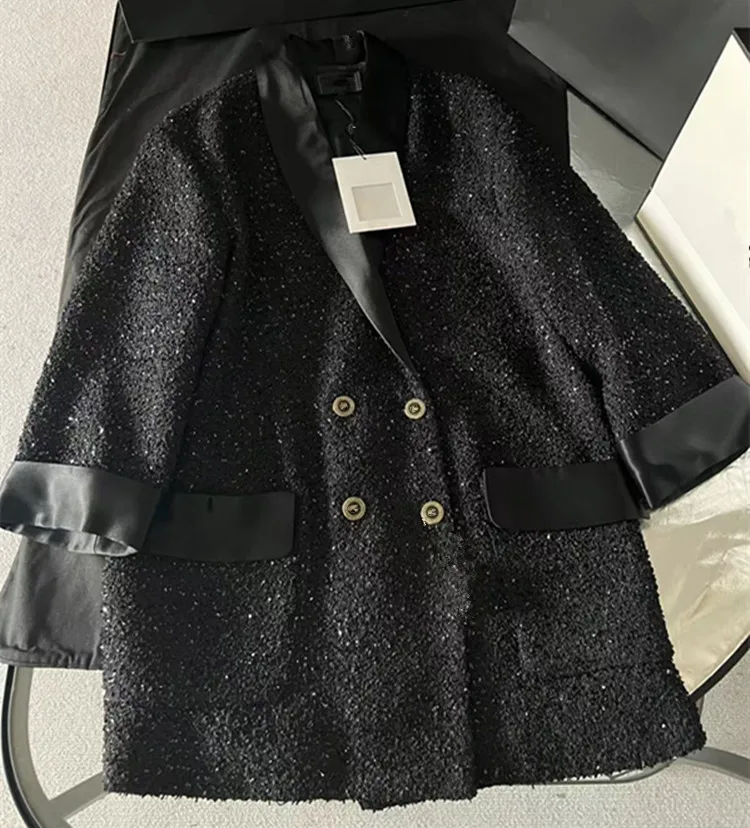 

Индивидуальный пошив: Европейская женская мода 2026, весенняя новинка – черное твидовое пальто с семью пуговицами и двубортной застежкой