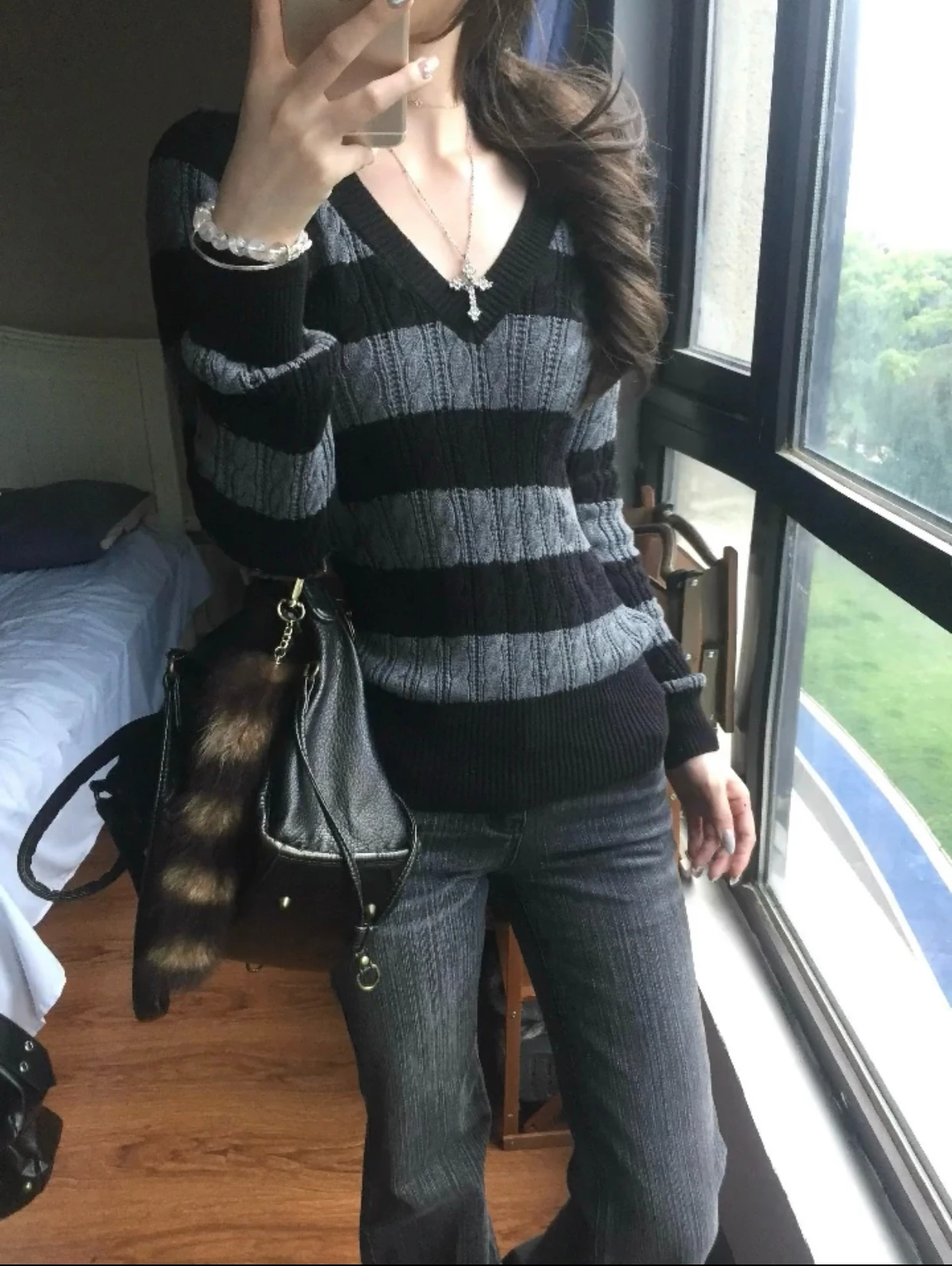 Karrram Japanischer Y2k V-Ausschnitt Gestreifter Pullover Vintage Harajuku Strick Slim Pullover Koreanischer Stil Herbst Strickwaren Amerikanischer Retro 90er – Detail 5