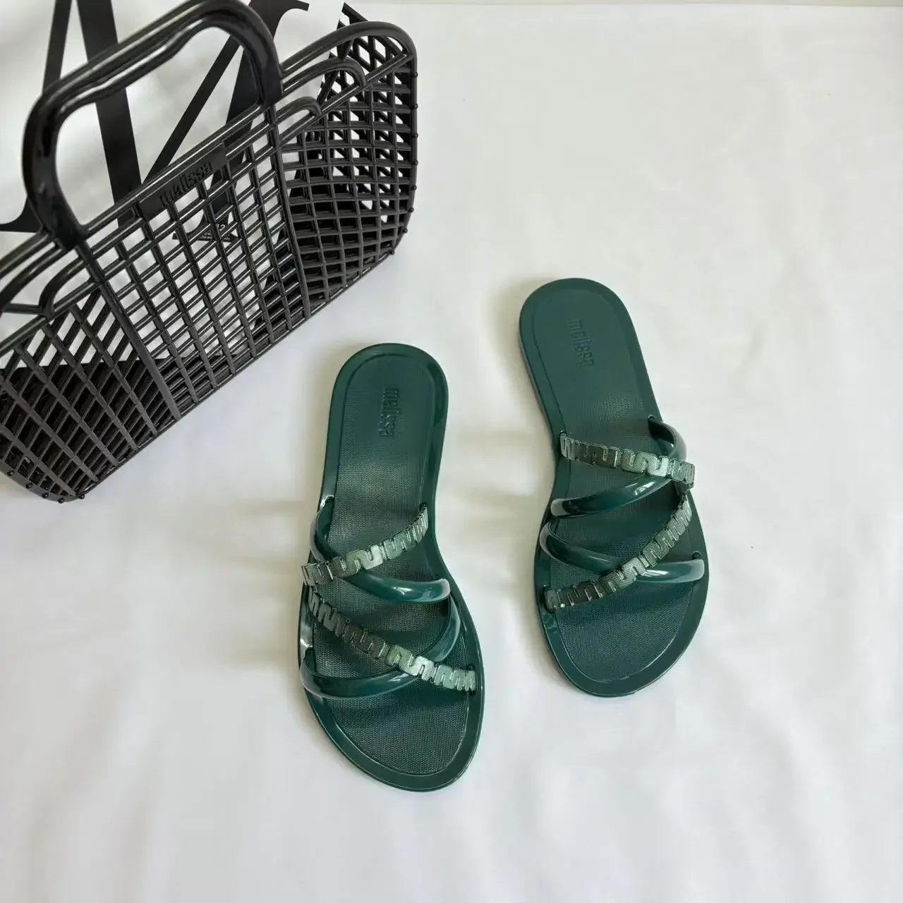 صنادل نسائية مسطحة من ميليسا لصيف 2025 شباشب عصرية من مادة PVC سهلة الارتداء ملابس داخلية وخارجية مريحة #3