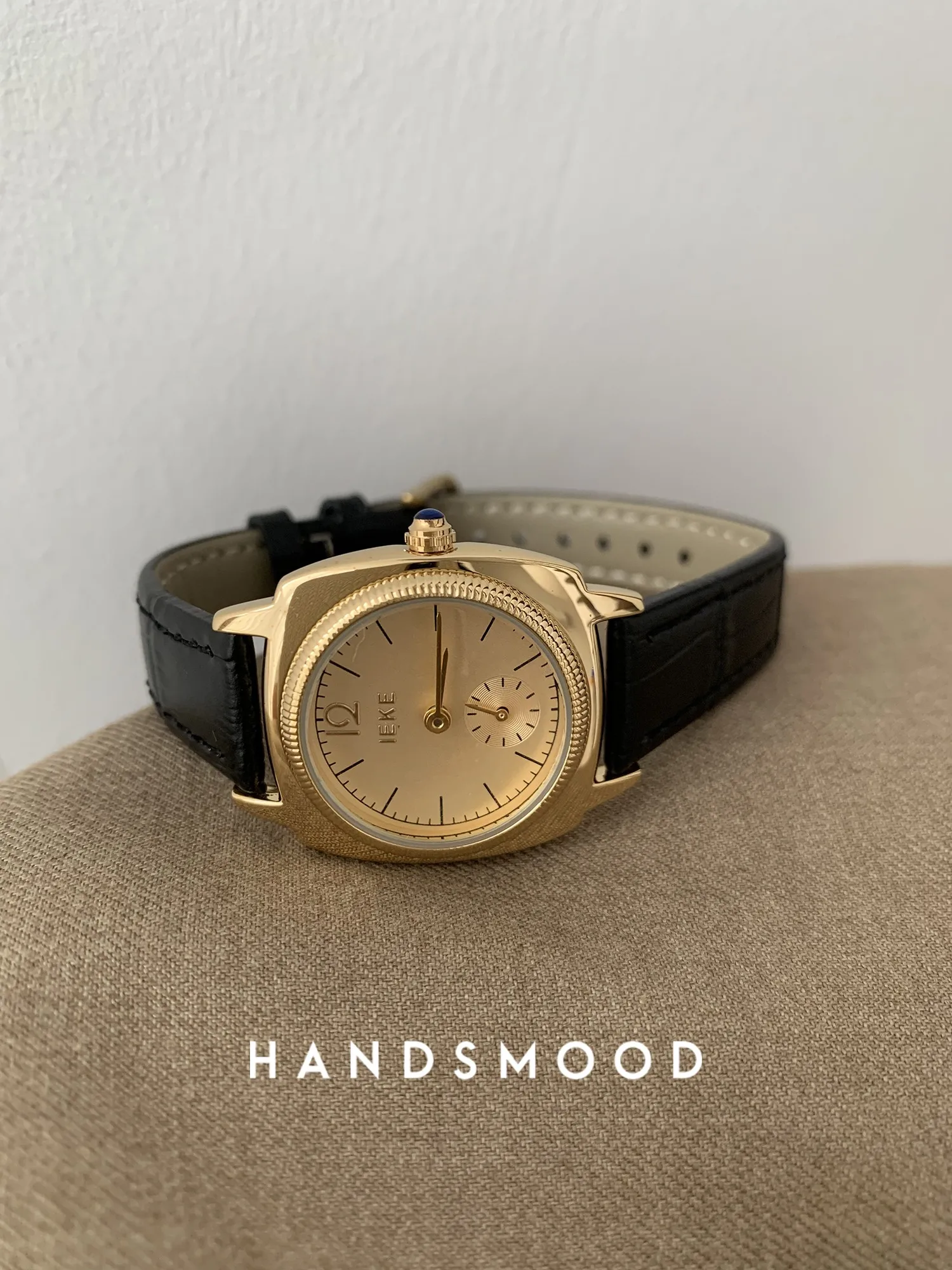 Orologio da donna originale in vera pelle con quadrante piccolo rotondo, orologio da donna al quarzo tutto-fiammifero per pendolarismo alla moda in stile vintage