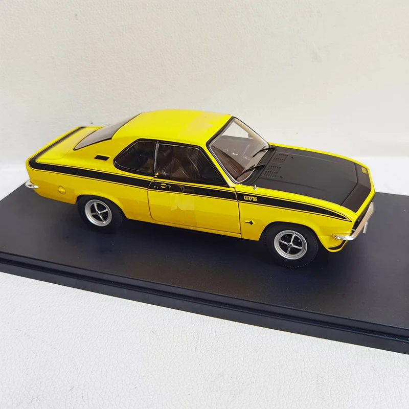 IXO 1:24 Scale OPEL MANTA AGT/E Alloy Simulation Car Model Diecast Toy Collectible Ornaments