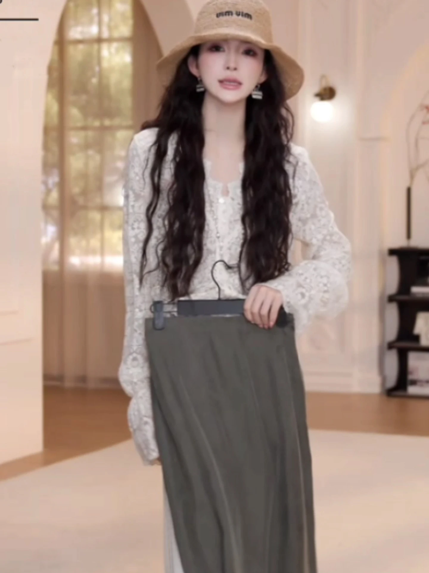 Comfortable Lace irt Hollow out Long Sve V-Ne Women's Top Ele Youthful Lightweight Pure Color Early Autumn Inner Wear