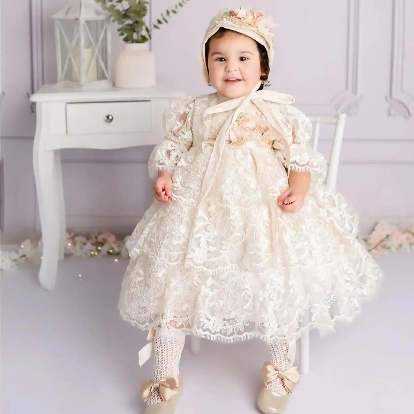 

Luxury Lace Baby Christening Gowns Tiered Ruffles Girls Baptism Vintage Newborn Kids Photo Birthday First Communion Dresses