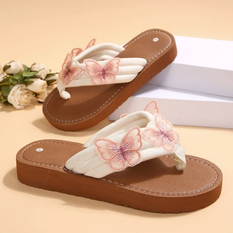 

2025 Large Size Flat Slippers for Women's Summer New Flower Decoration Beach Shoes, Fashionable and Versatile Cool Slippers