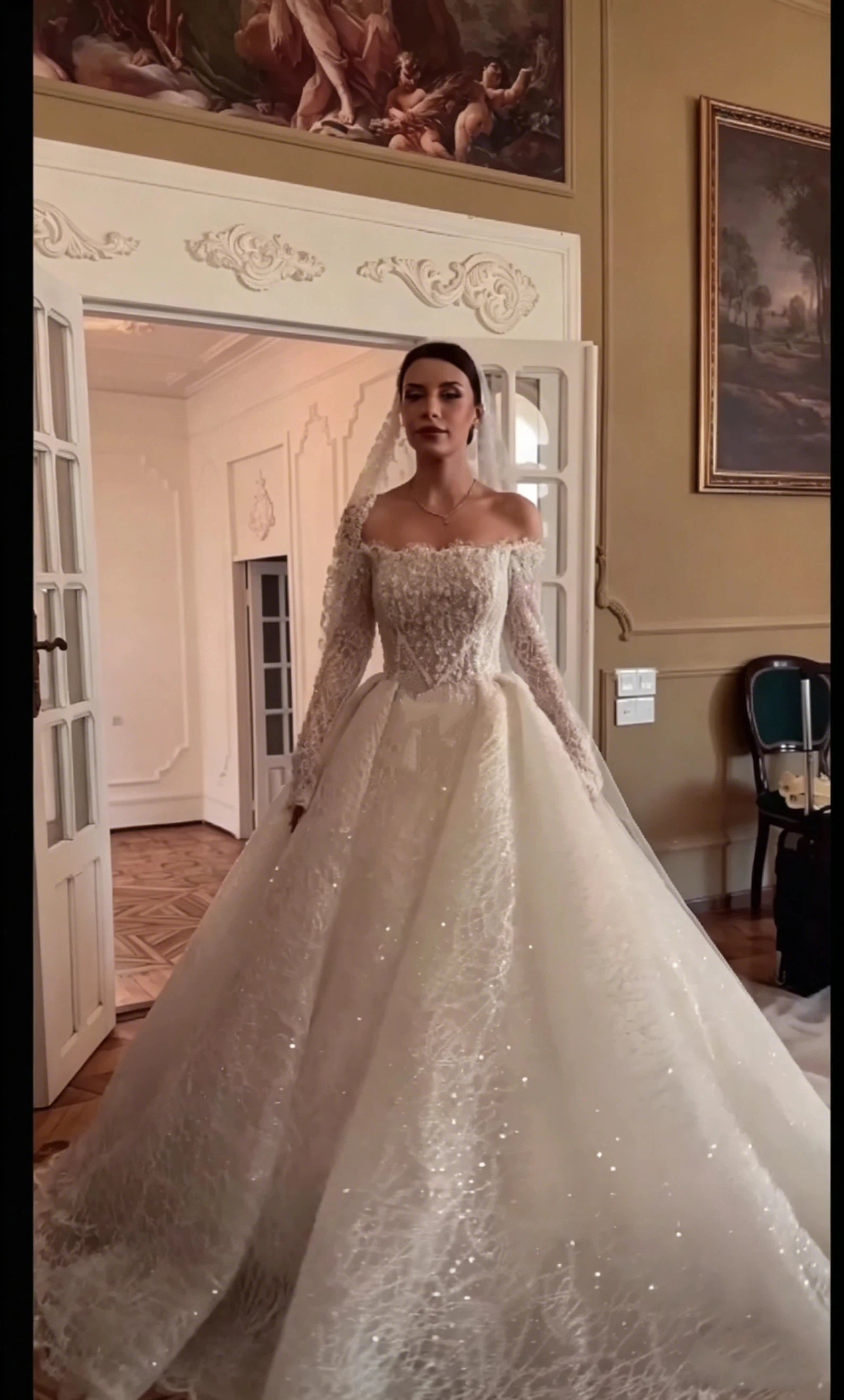 

Luxury Sparkly Lace Ball Gown Wedding Dress Off The Shoulder Long Sleeve Beaded Bridal Gown With Train For Bride Customized