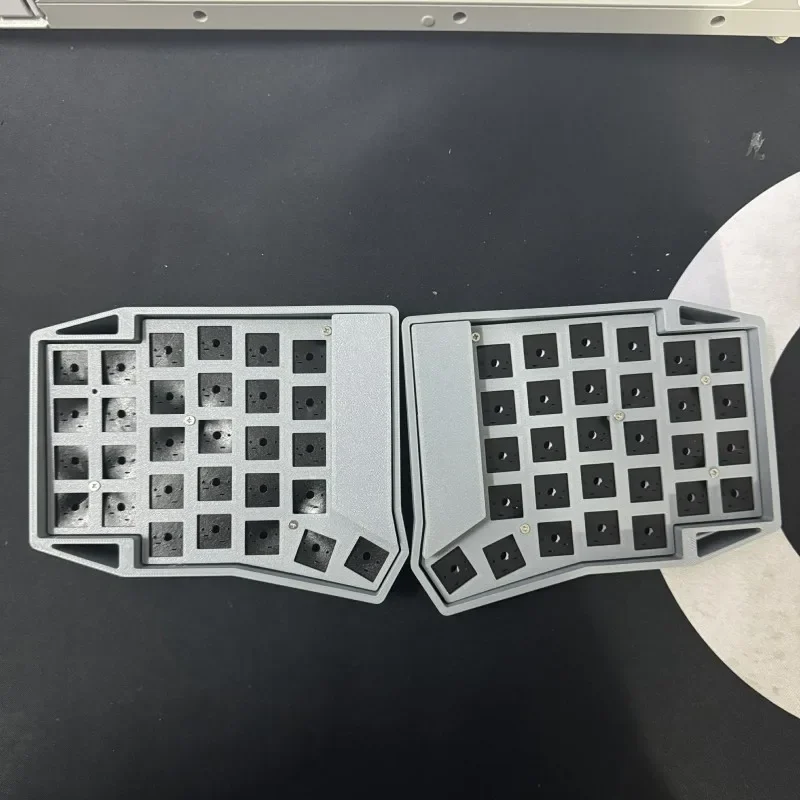 Kit tastiera divisa Split 58 Modalità singola personalizzata Wireless 2.4GHz VIAL Chiave di cambio hot-swap Giocatori fai da te per tastiera meccanica