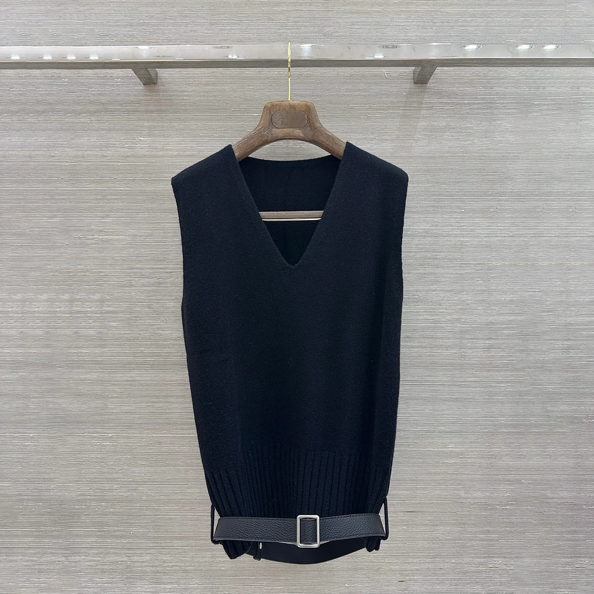 2026 high-quality women's V-neck contrasting splicing knitted cardigan--2691914