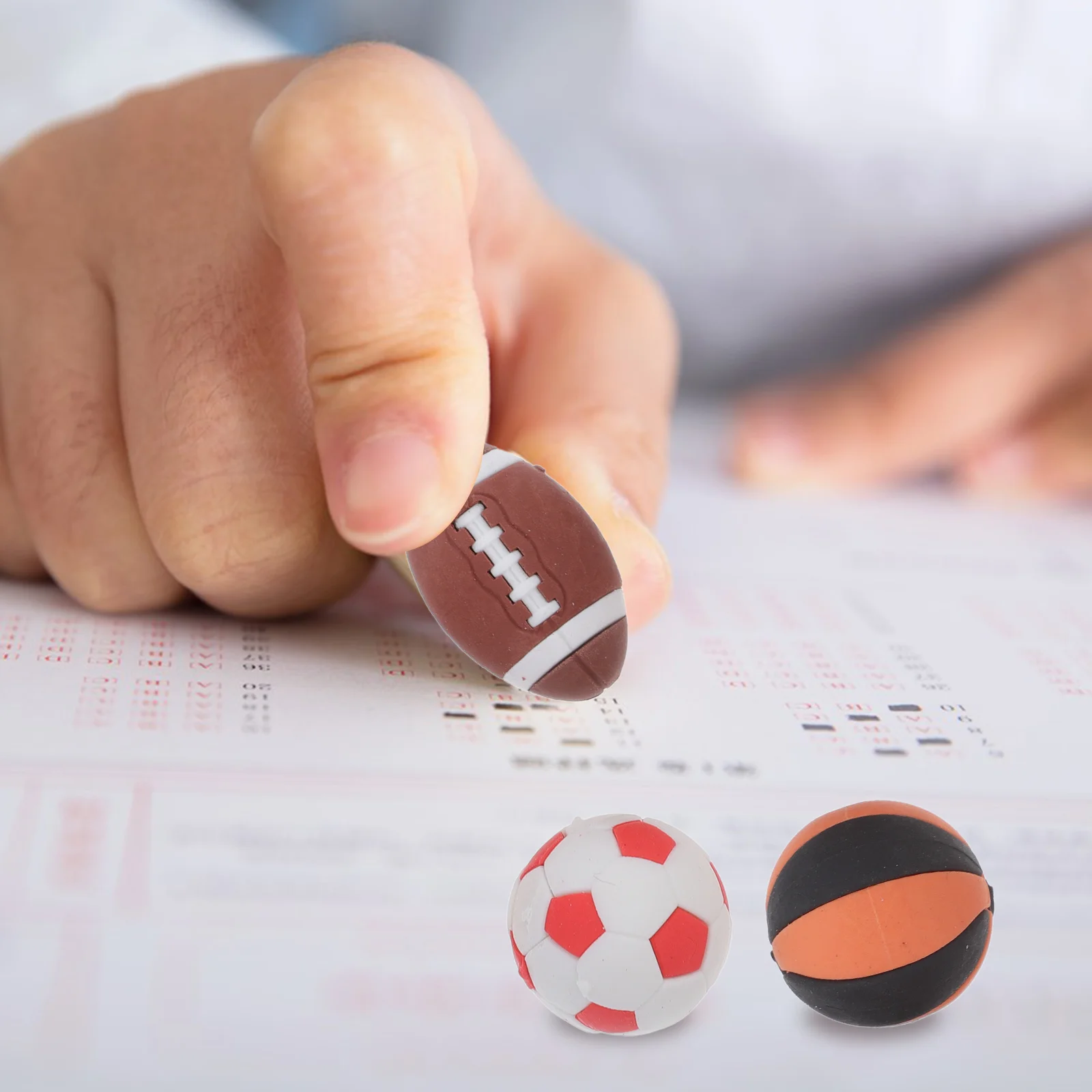 โปรดปราน Ball ยางลบดินสอตะกั่วยางลบโรงเรียนสวมใส่ MINI นักเรียนกีฬาสติกเกอร์