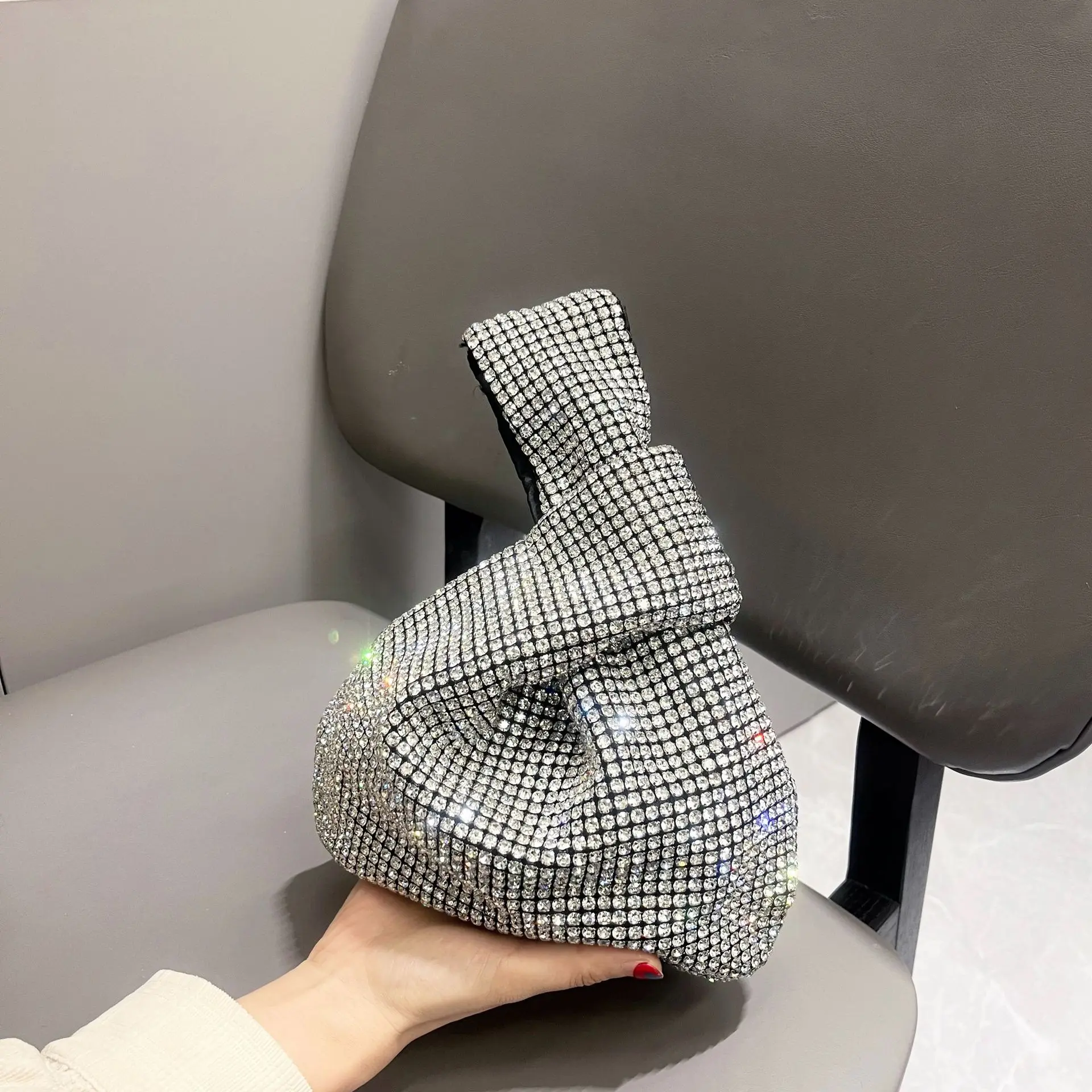 

Изысканная вечерняя сумка ручной работы с бриллиантами, женская сумочка-клатч с блестящими стразами, дамская сумка для ношения в руке