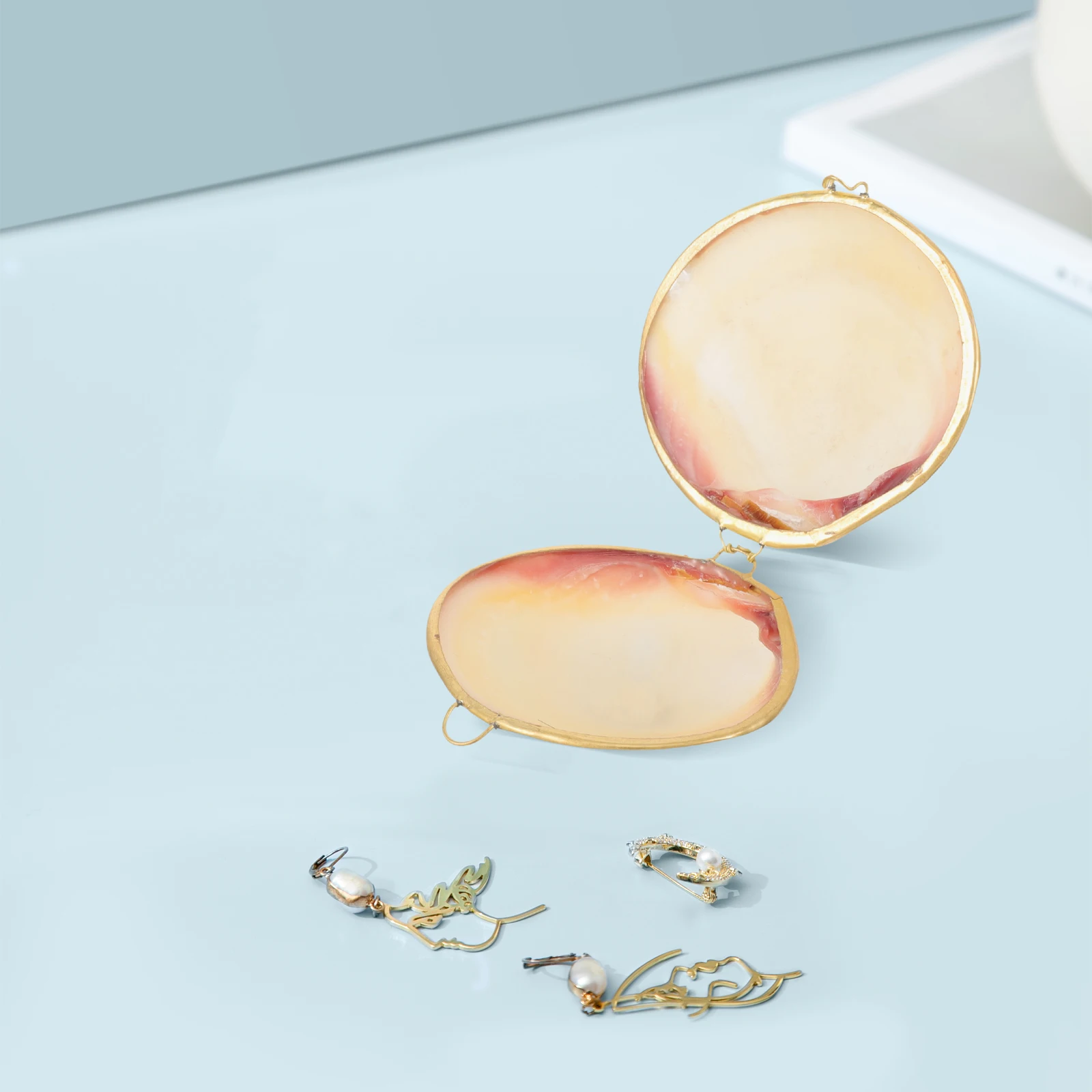 

Mini Jewelry Box for Earrings Rings Necklaces Storage Shell Shape Trinket Case Gift Box Decorative Organizer