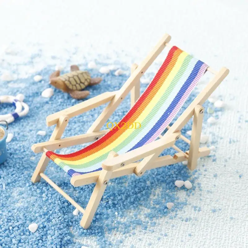 Qx2d Miniaturholz Holz Beach Stuhl mit Regenbogenfarbe Design Safer freundlicher Lounge Stuhl Figur für 1/12 Puppenhausmöbel