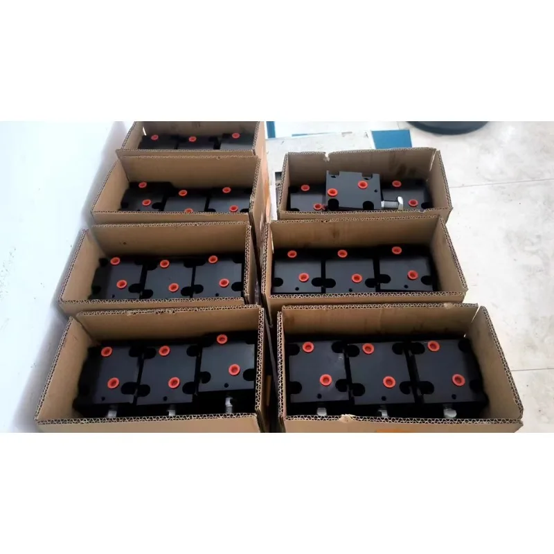 Square Thin Hydraulic Cylinder Compact Size Bore 20mm to 80mm Stroke 10mm to 100mm With Internal Or External Thread