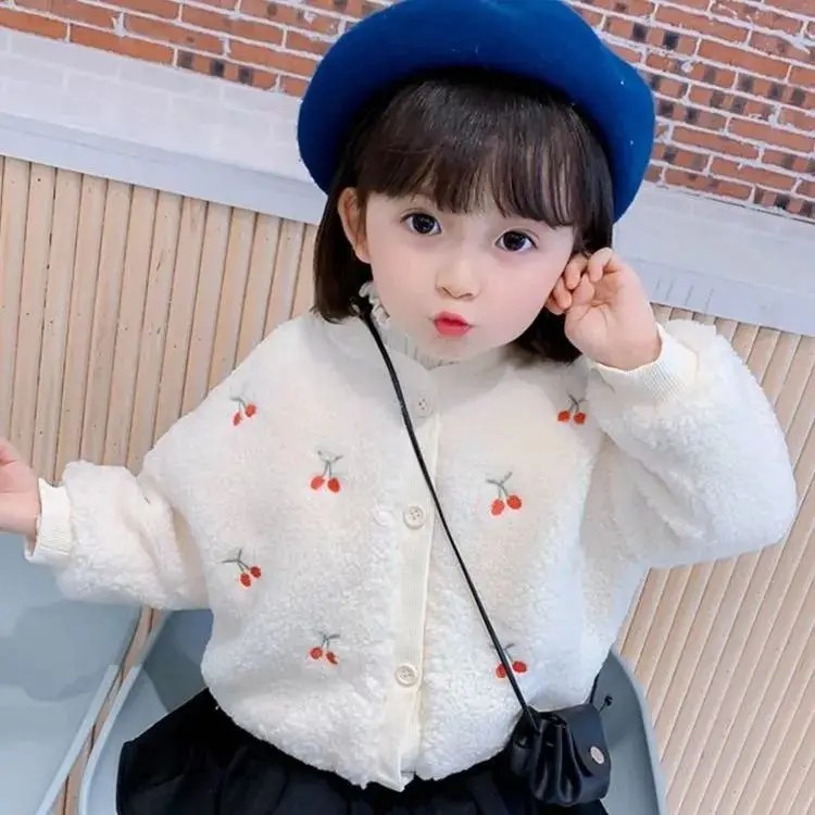 Girls 2024 Winter New Childrens Korean Coat with Thickened Velvet and Fashionable Baby Top Winter Clothes