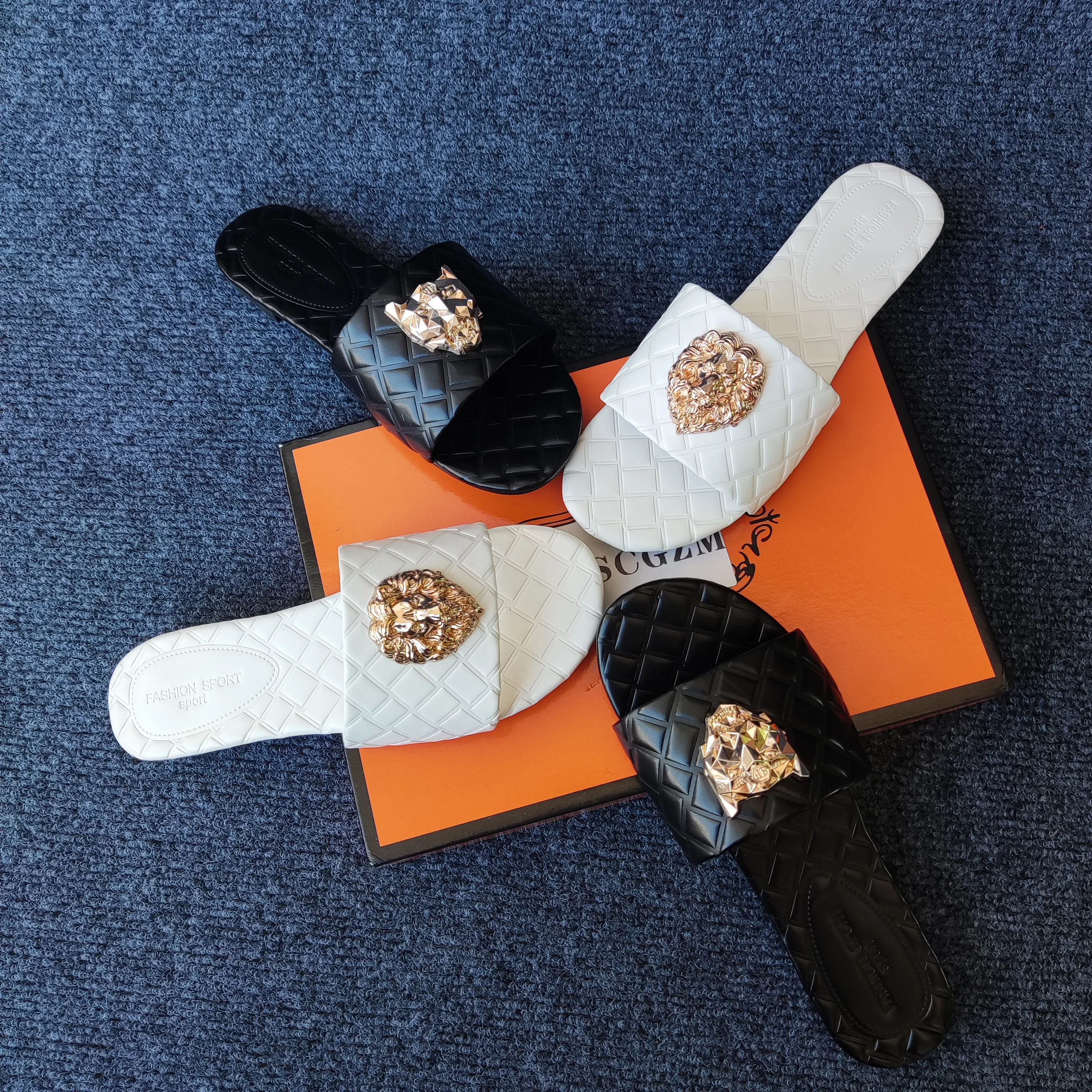 

2026 Summer Women Slippers Fashion Designers Sandals Vacation Outdoor Beach Shoes Ladies Plaid Flat Casual Slippers Size 35-40