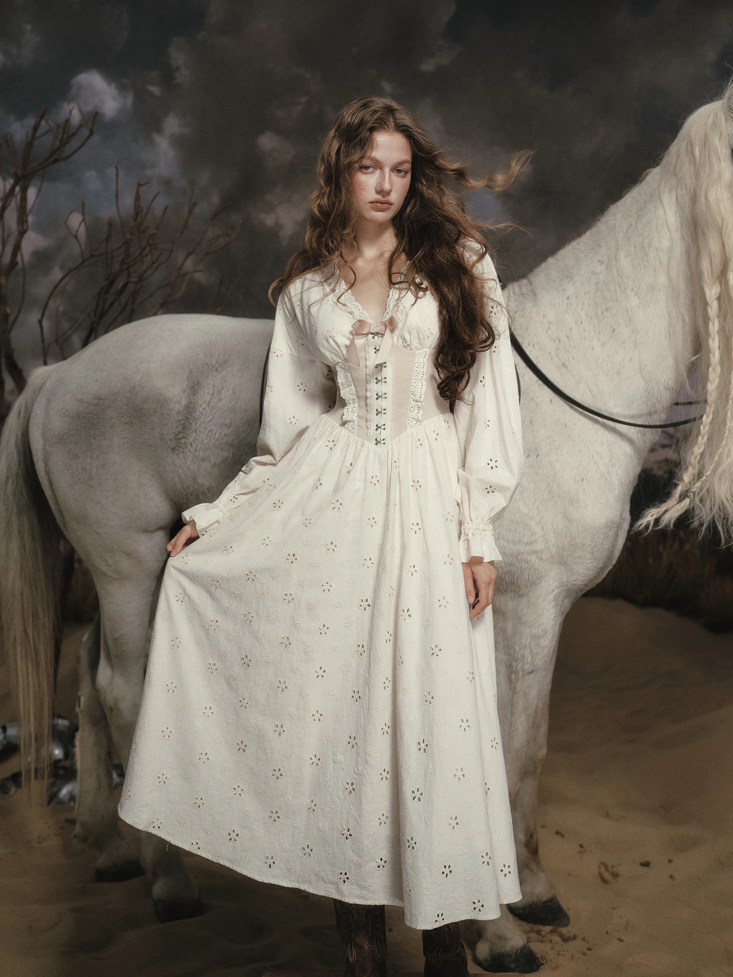 TIYIHAILEY Sukienka damska na wiosnę i jesień, długi rękaw, długa maxi, rozmiary XS-XL, vintage, wysoki stan, nowość 2025, dekolt w serek, imitacja 2-częściowej, haftowana