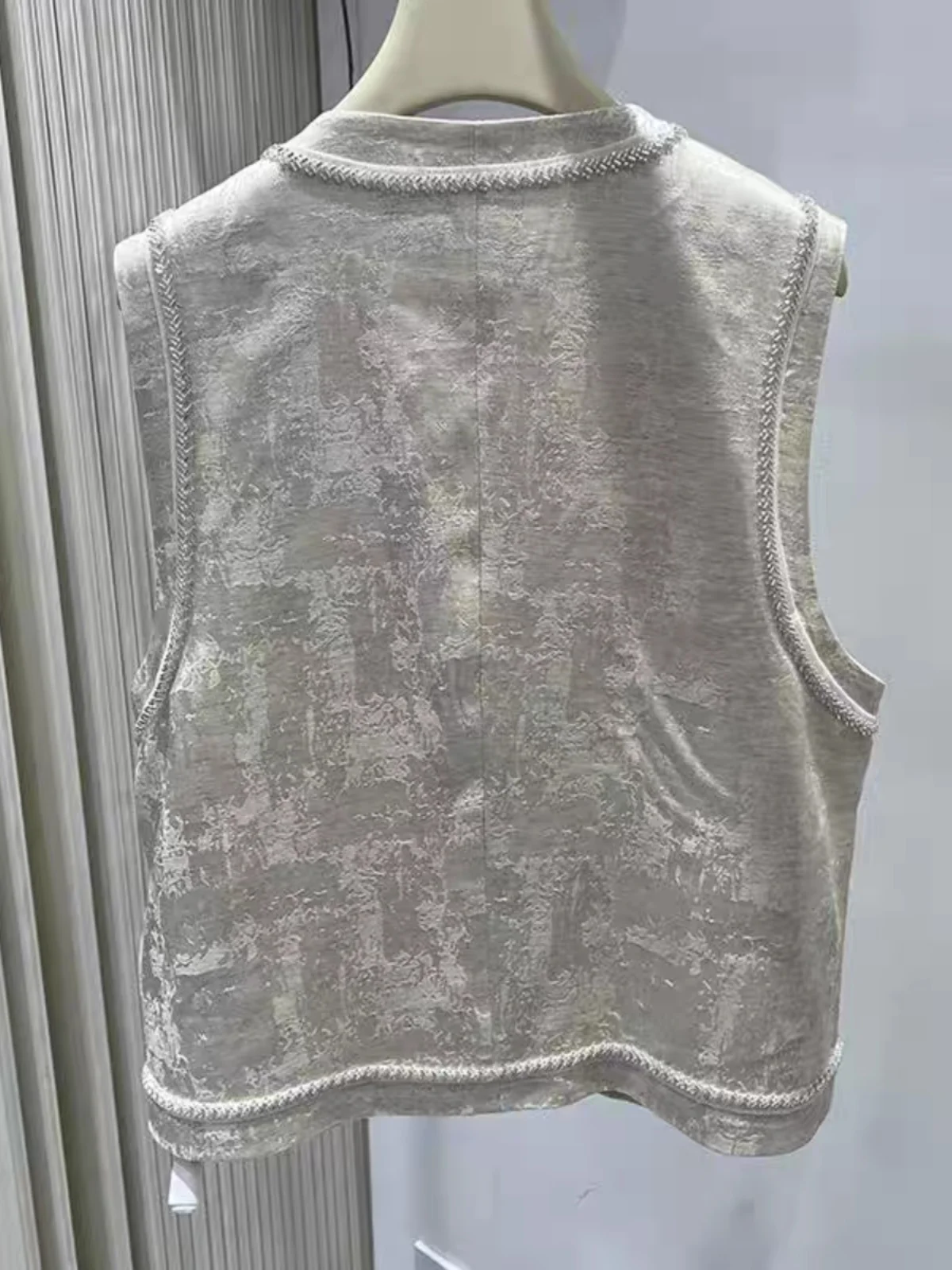 新作中国風スレヘビー刺繍スパンコールレディースベスト2025年春デザインセンスボタン付き肩パッドジャケットトップ