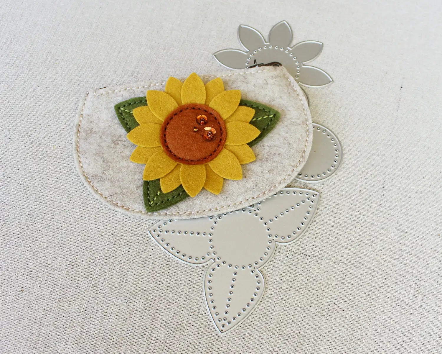 

2025 New Sunflower SeasonMetal Cutting Dies DIY For Scrapbook Embossed Paper Card Album Craft Template Supplies Decoration