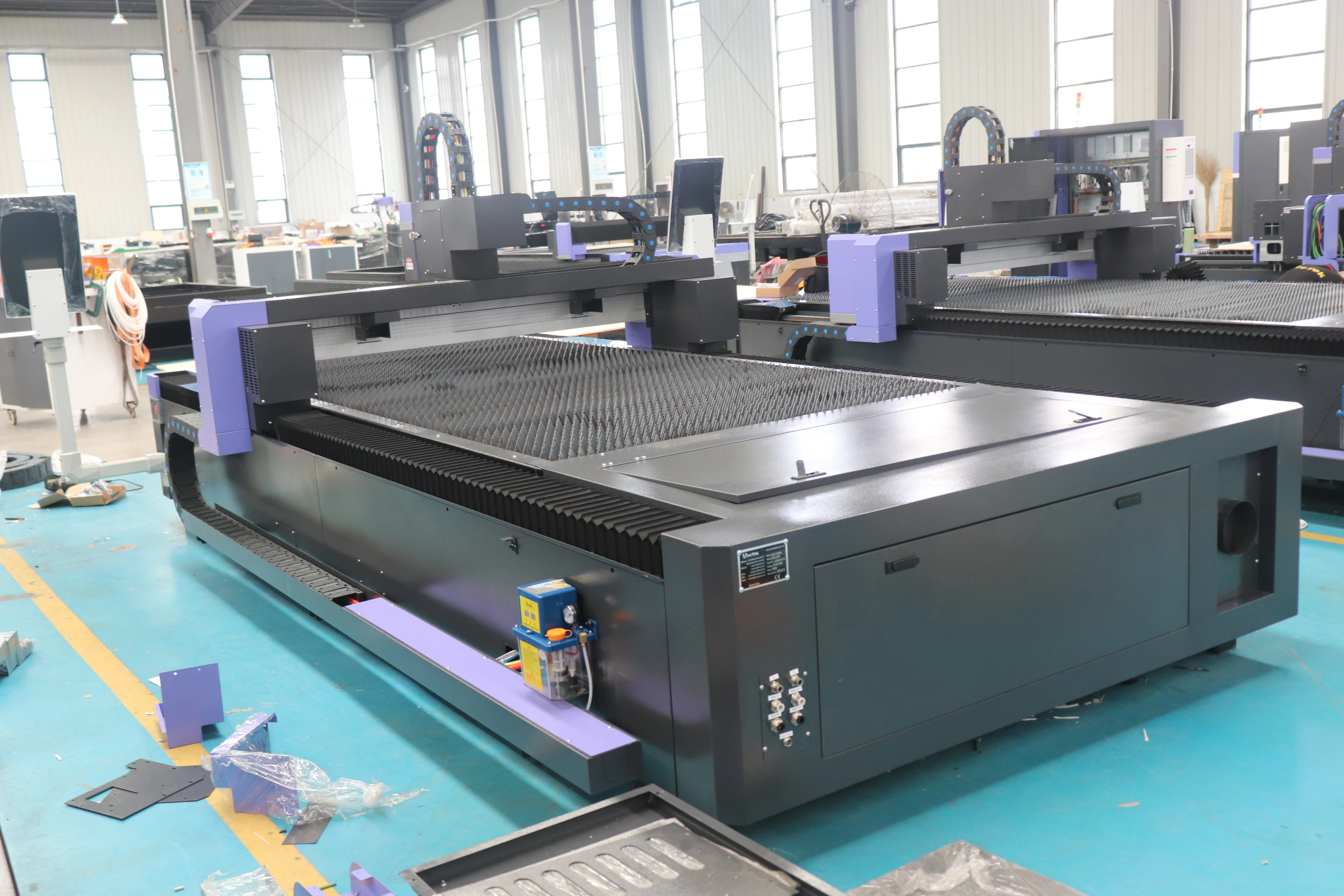 1500w 2000w 3000w 1kw 2kw 3kw 4kw แผ่นโลหะและท่อเครื่องตัดไฟเบอร์เลเซอร์