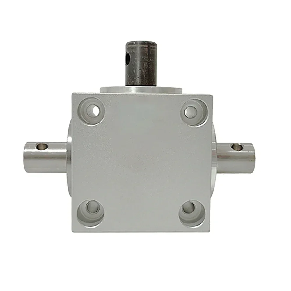 

Horizontal Right Angle Steering Gear 3 Output Shaft 1.5 Module 20 Teeth 90 Degree Commutator Gear Ratio 1:1 Max 2000RPM 750N