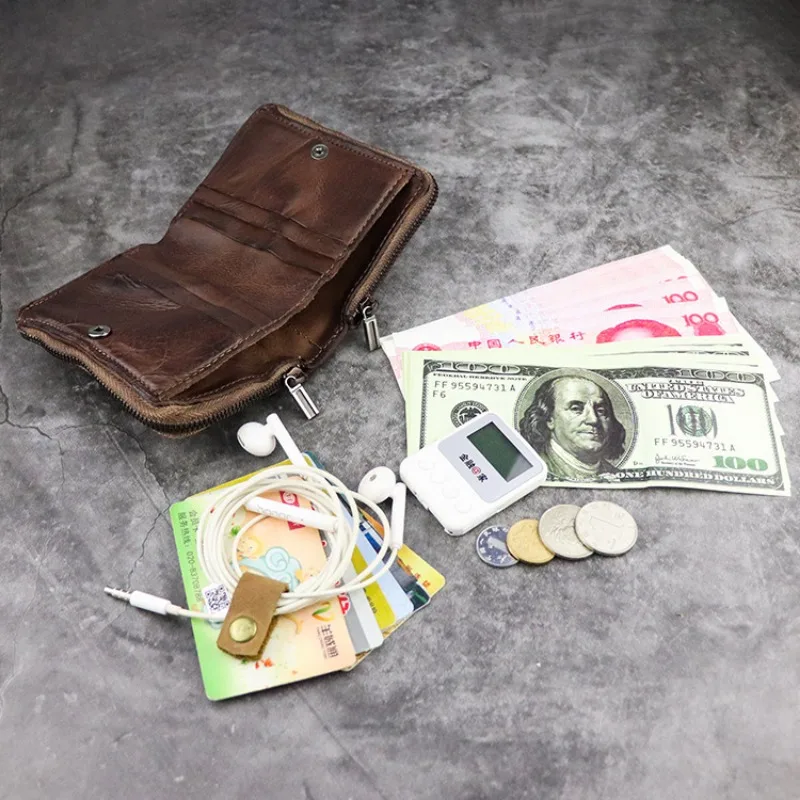 

Небольшой кошелек из натуральной кожи растительного дубления ручной работы с карманом на молнии и текстурой морщин в стиле ретро для мужчин