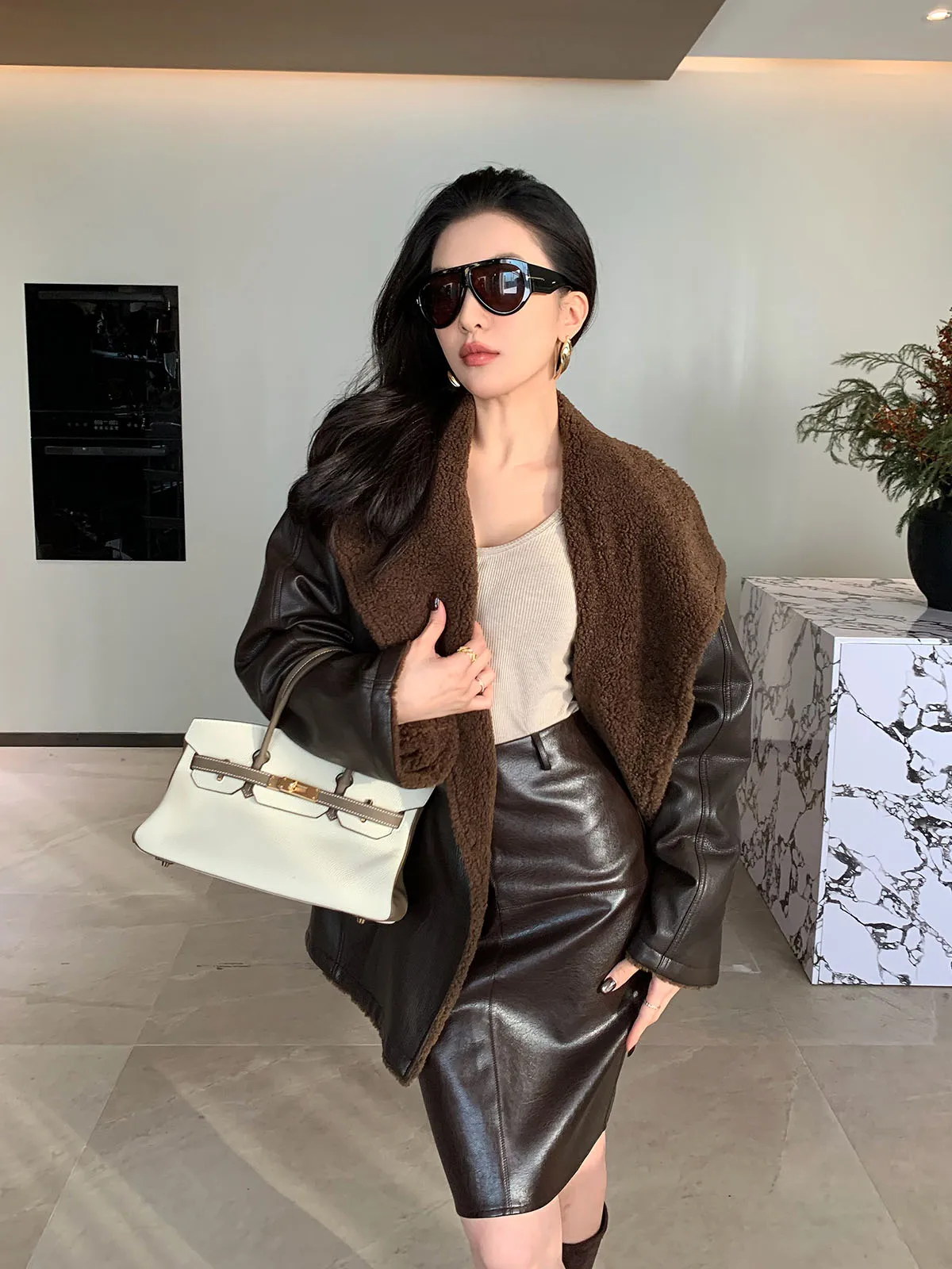 

Retro Sle Long Sve Furry Coat Women's Ele Outfit Design Winter Vintage Leather Jaet Brown Collar Versatile Outerwear