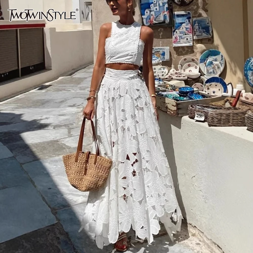 

TWOTWINSTYLE Американский повседневный комплект из двух предметов для женщин с круглым вырезом, кружевной полый жилет, топ с высокой талией, прозрачная юбка трапециевидной формы, женский костюм