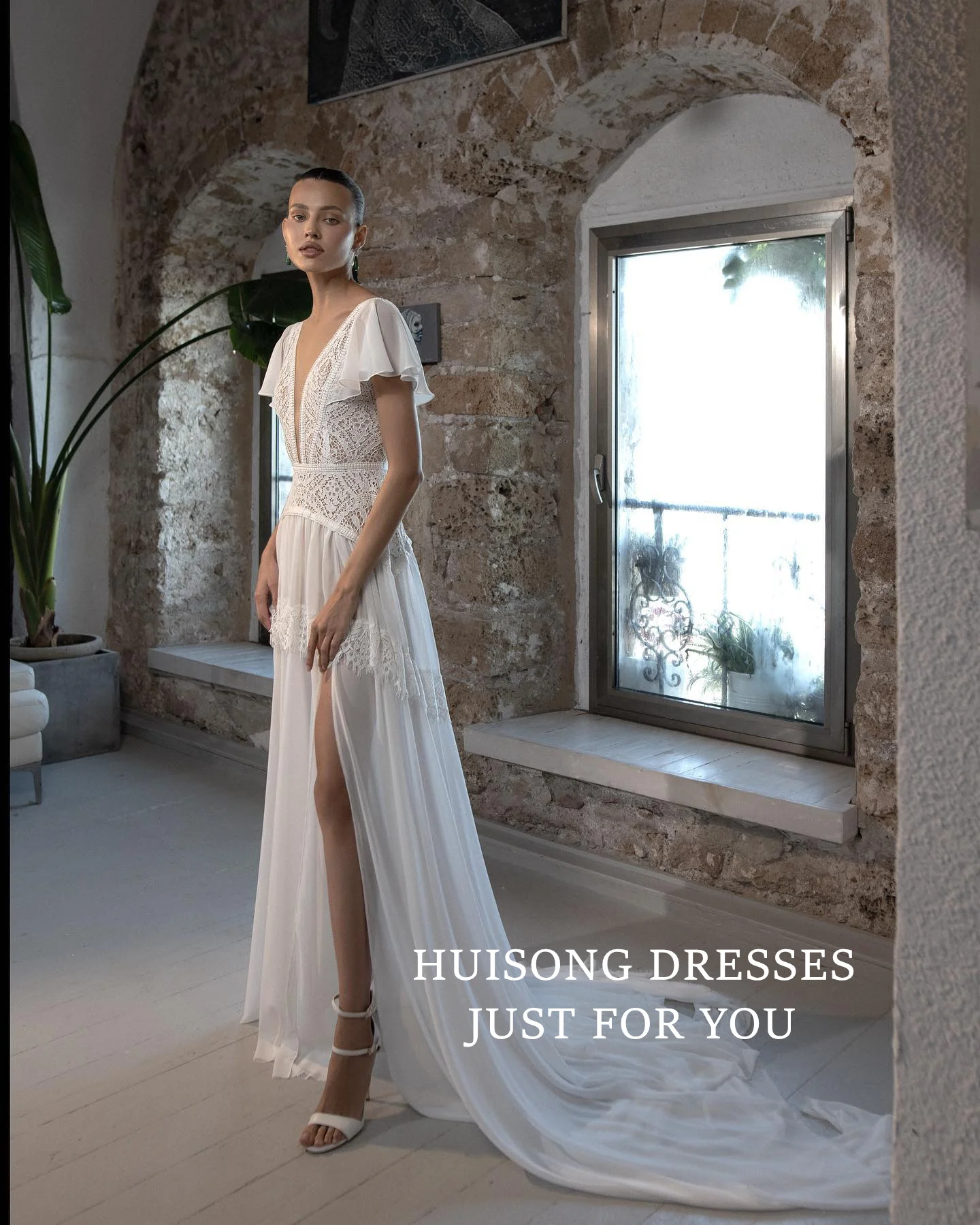 

HUISONG Customized Boho Chiffon Wedding Dresses V-Neck Cap Sleeves Side Split A-Line Beach Bridal Gown שמלת כלה