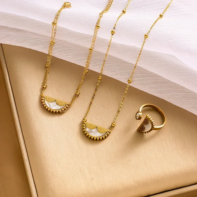 

Titanium steel double-layer fan-shaped bracelet, titanium steel vacuum electroplated, fashionable clothing bracelet