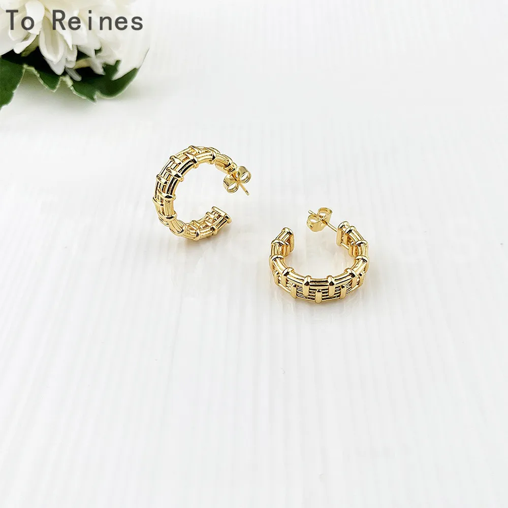 To Reines Vintage Striped C Shaped Hoops Open Earrings Personality Simplicity Eardrop Woman Charms Jewelry Joyas para mujeres