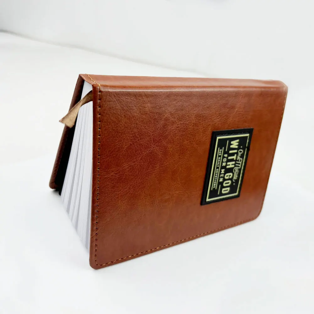 男性のための小さな神の時間：365日デイリー・デボーション・ハードカバー本 - 海事をテーマにしたキリスト教徒の男性向け聖書研究と祈りの日記