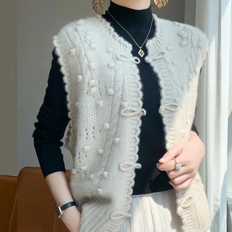 Apricot knitted vest women's early autumn French new versatile small fragrance national wind buckle round neck sleeveless top