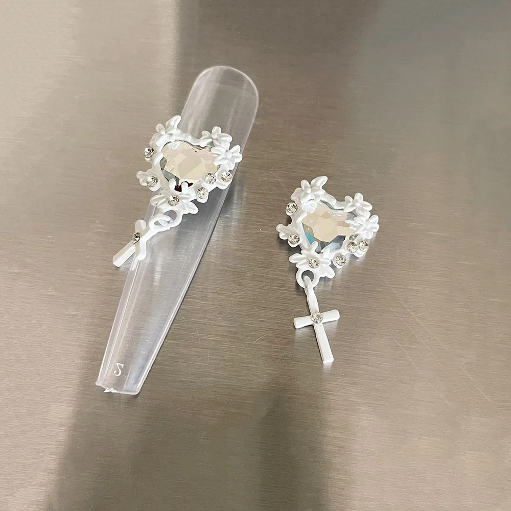 -Gothic Sweety- Chic Nail Adornano Abbellimenti Gioielli AB Cuori Gemme Ciondola Croce Charms Lega Nubuck Metallico Glamour 404art