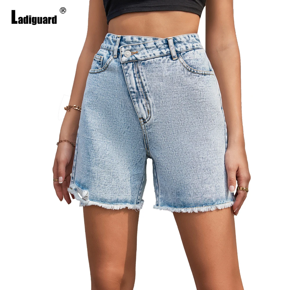 

2025 European Sexy Diagonal Denim Shorts Women Fashion Street Ripped Short Jeans Ladies Vintage Zipper Pocket Beach Hotpants New