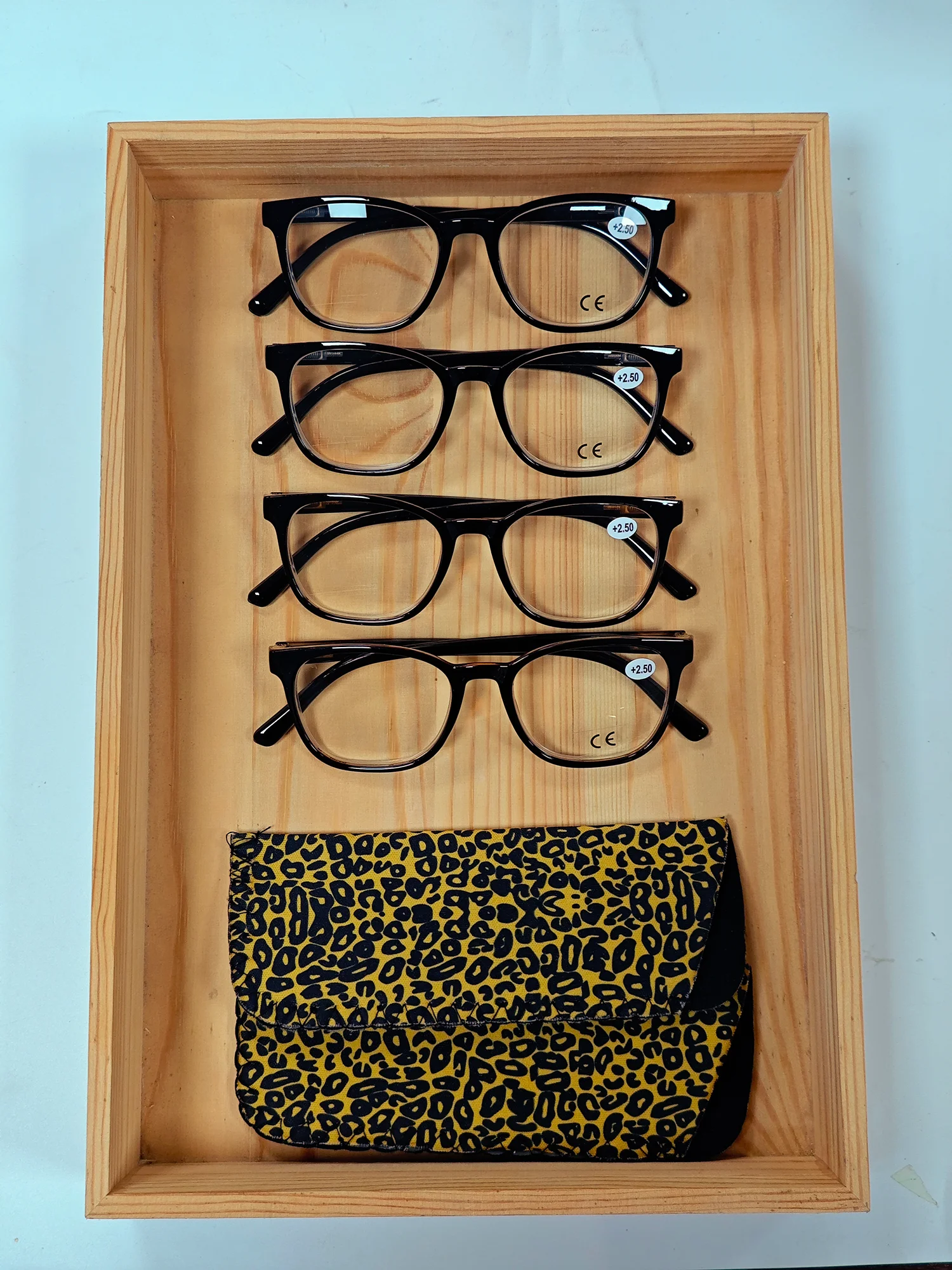 4個入りシンプルリーディンググラス、バネ蝶番付き、軽量で快適な度付きメガネ、男女兼用