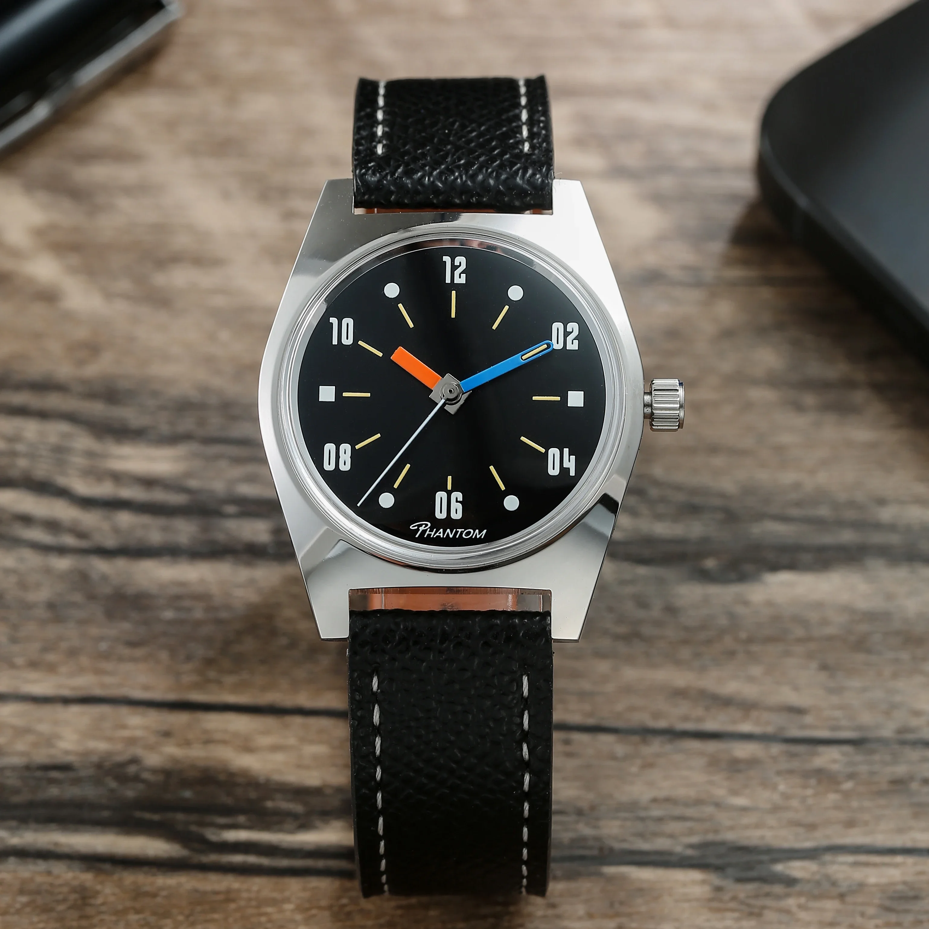 Phantom Retro Casual Men Manual Mechanical Watch Phantom 36mm Dial Fluted Bezel Off‑White Dial 19mm Black Leather Strap