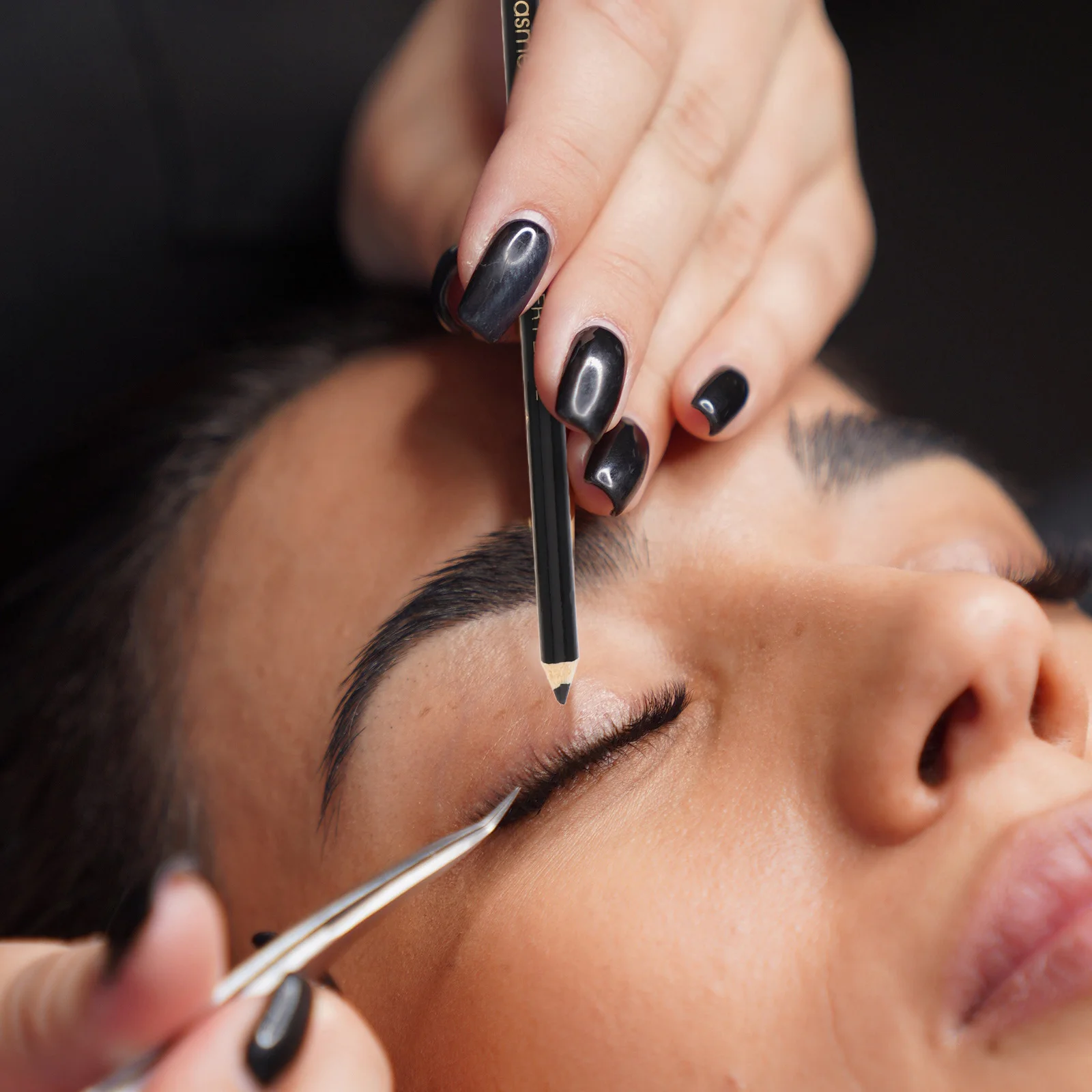 12 個ポータブル眉毛ペンシルデュアルユース防水眉毛アイライナーペンシルマット仕上げ内蔵シャープナー女性メイク眉ペン