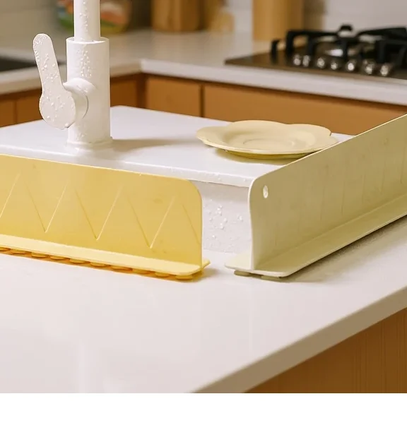 

1Pc Silicone Sink Splash Guard With Suction Cup Anti-Splash Barrier For Kitchen Basin Waterproof Splatter Stopper Board